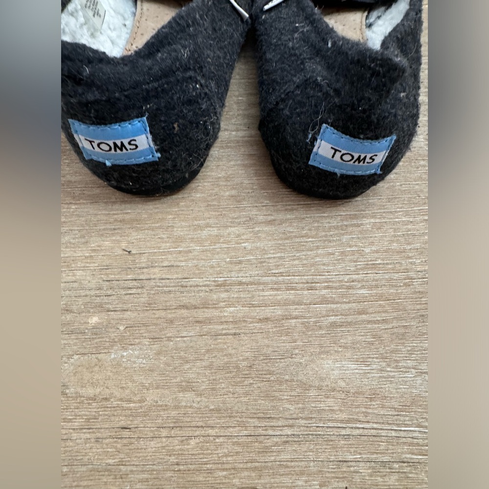 Toms gray wool blend flats with faux fur lining size 9 - Picture 6 of 6